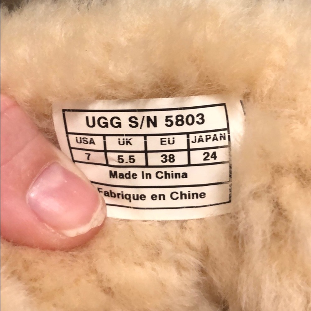Uggs - Picture 4 of 4